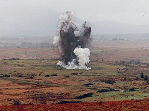 English: Detonation of explosives. English: Detonation of explosives.